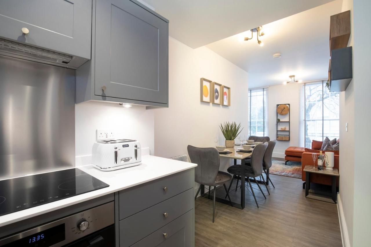 Elliot Oliver - Luxury 2 Bedroom Regency Apartment With Parking & Ev Charger Cheltenham Exterior foto