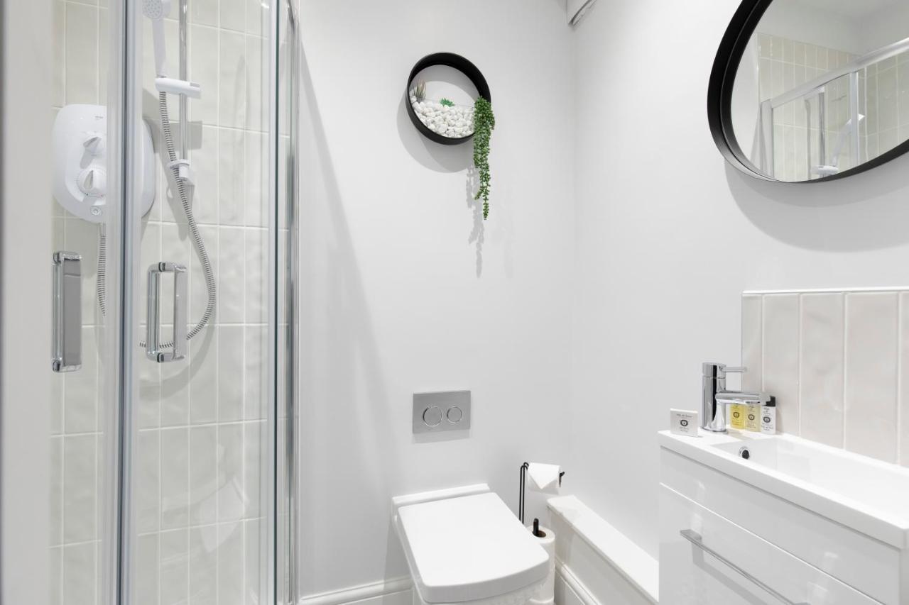 Elliot Oliver - Luxury 2 Bedroom Regency Apartment With Parking & Ev Charger Cheltenham Exterior foto