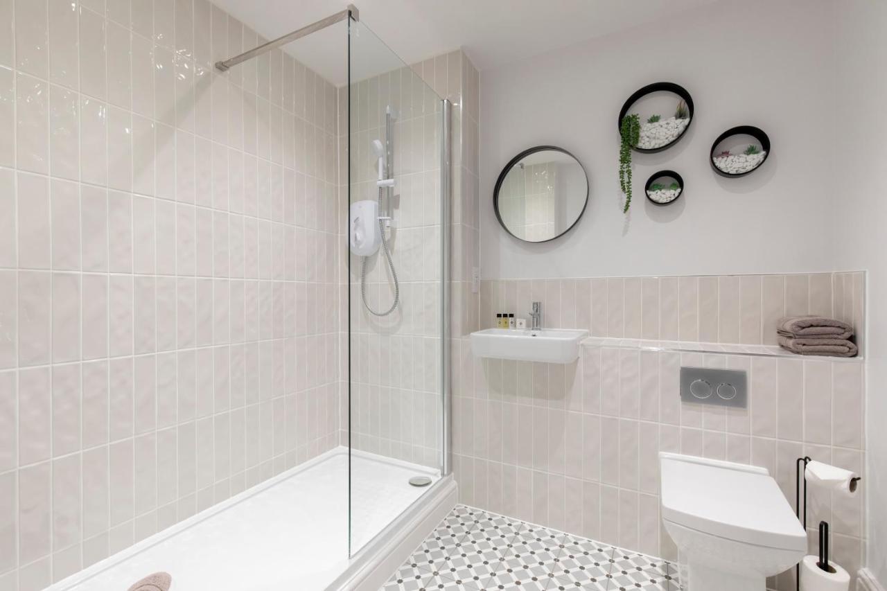 Elliot Oliver - Luxury 2 Bedroom Regency Apartment With Parking & Ev Charger Cheltenham Exterior foto